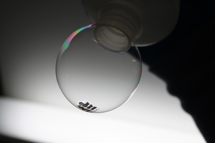 MIT researchers create lightest and thinnest solar cells ever
