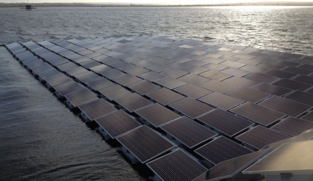 London's Queen Elizabeth II reservoir to hold world's largest floating solar power plant