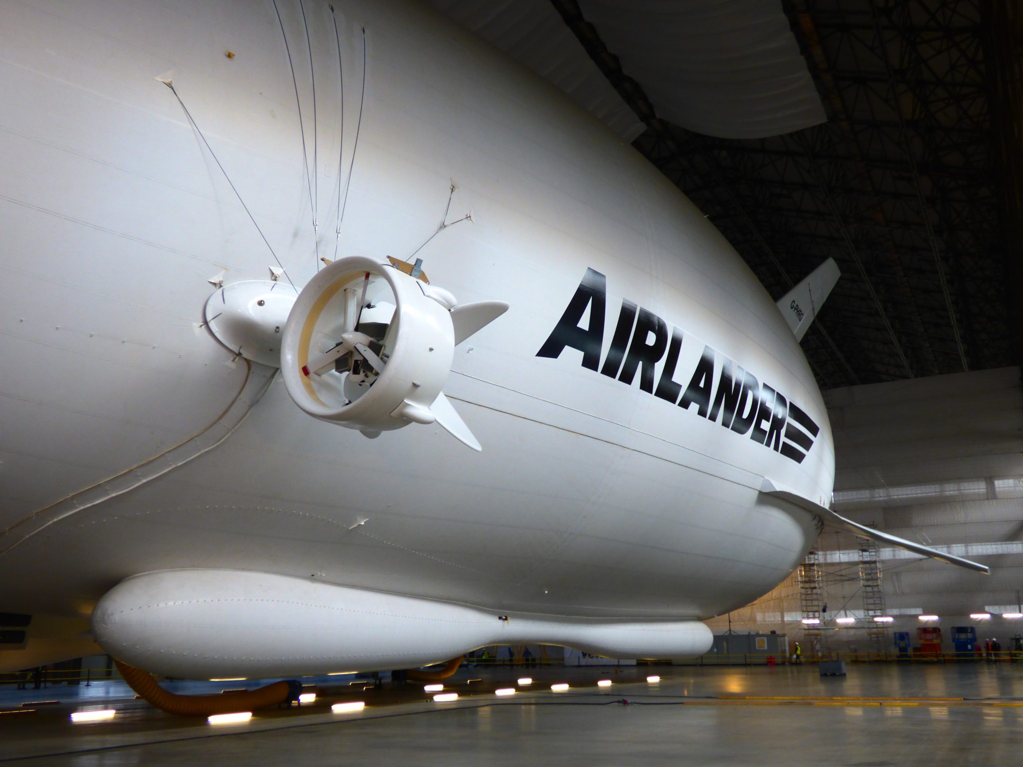 World’s longest aircraft, Airlander 10, completes maiden flight