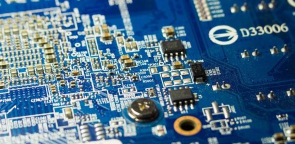 Cambridge Engineers have created a transistor that functions for years without a battery
