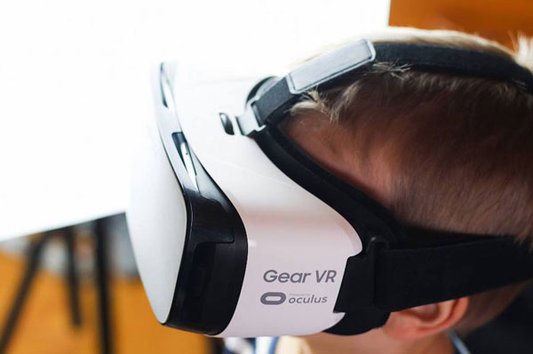 Walk inside a plant cell or glide over a coral reef: three ways virtual reality is revolutionising teaching