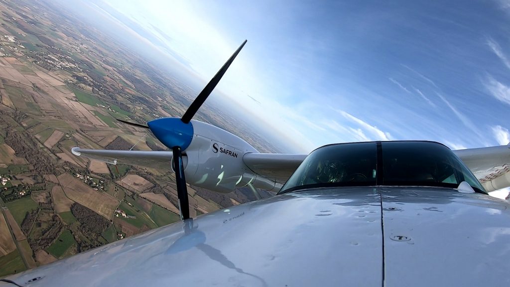 Hybrid aircraft completes test flight
