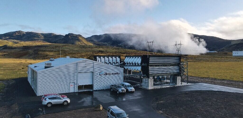 Icelandic plant turns CO2 to rock