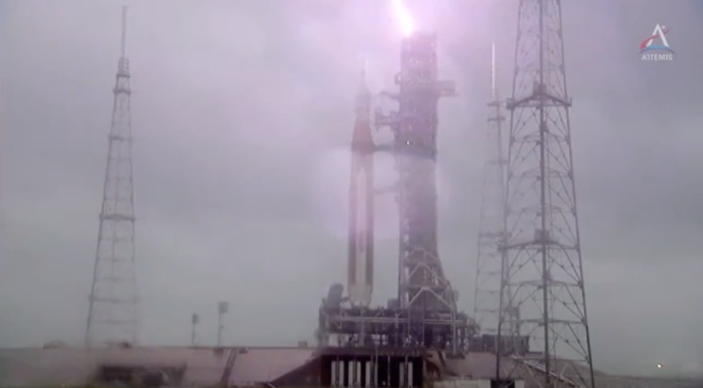 Watch – Lighting Strikes Moon-bound mega rocket