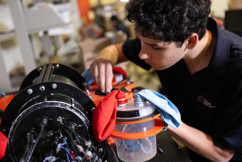 Underwater Robot Achieves Efficient Buoyancy Control with Fuel Cell Technology Breakthroughs, Aerospace, Defence & Marine