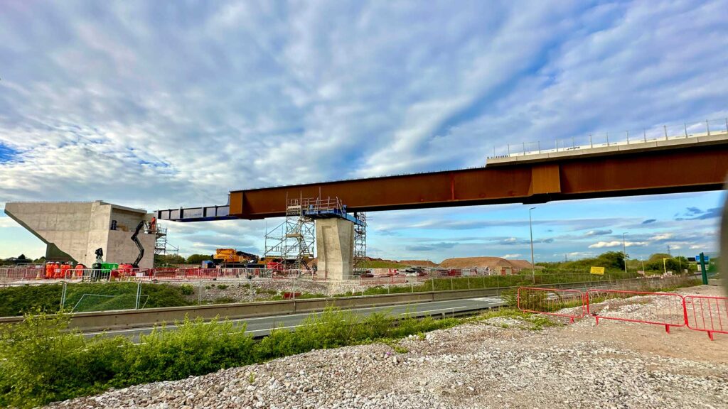 HS2: 1,100 Tonne Viaduct Moved into Place over M42/M6 Link Roads Construction & infrastructure