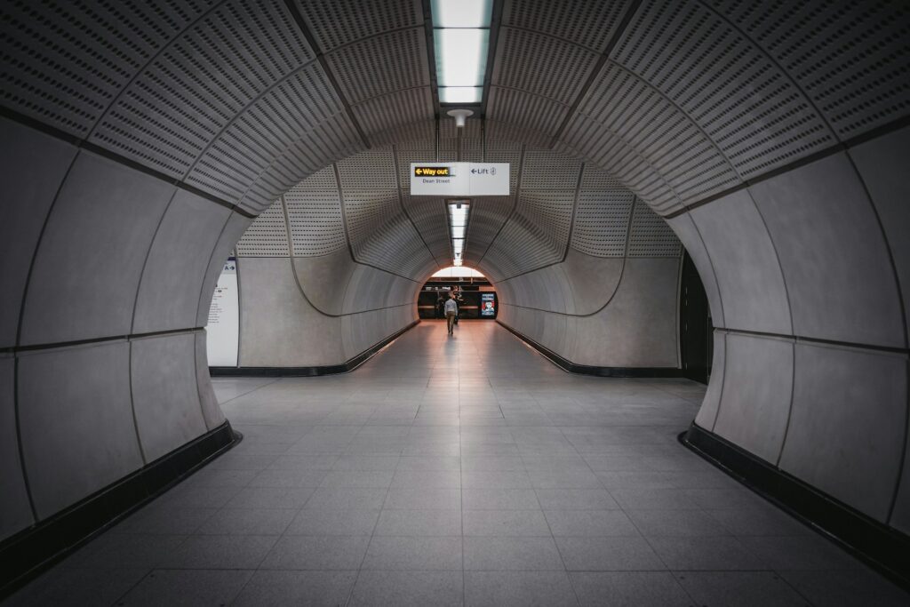 Elizabeth Line: London's New Architectural Marvel Shortlisted for Top Prize Construction & infrastructure