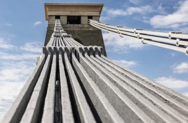 engineering careers Clifton Suspension Bridge Refurbishment: How Engineers Repainted 4,000 Chain Links